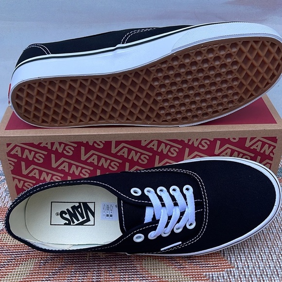 Vans Men’s Authentic Black
VN000EE3BLK
Sneakers - Picture 6 of 16